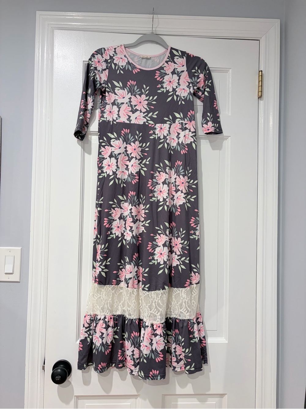 Girls' Gray Floral Lace-Hem Casual Dress - Pink Floral